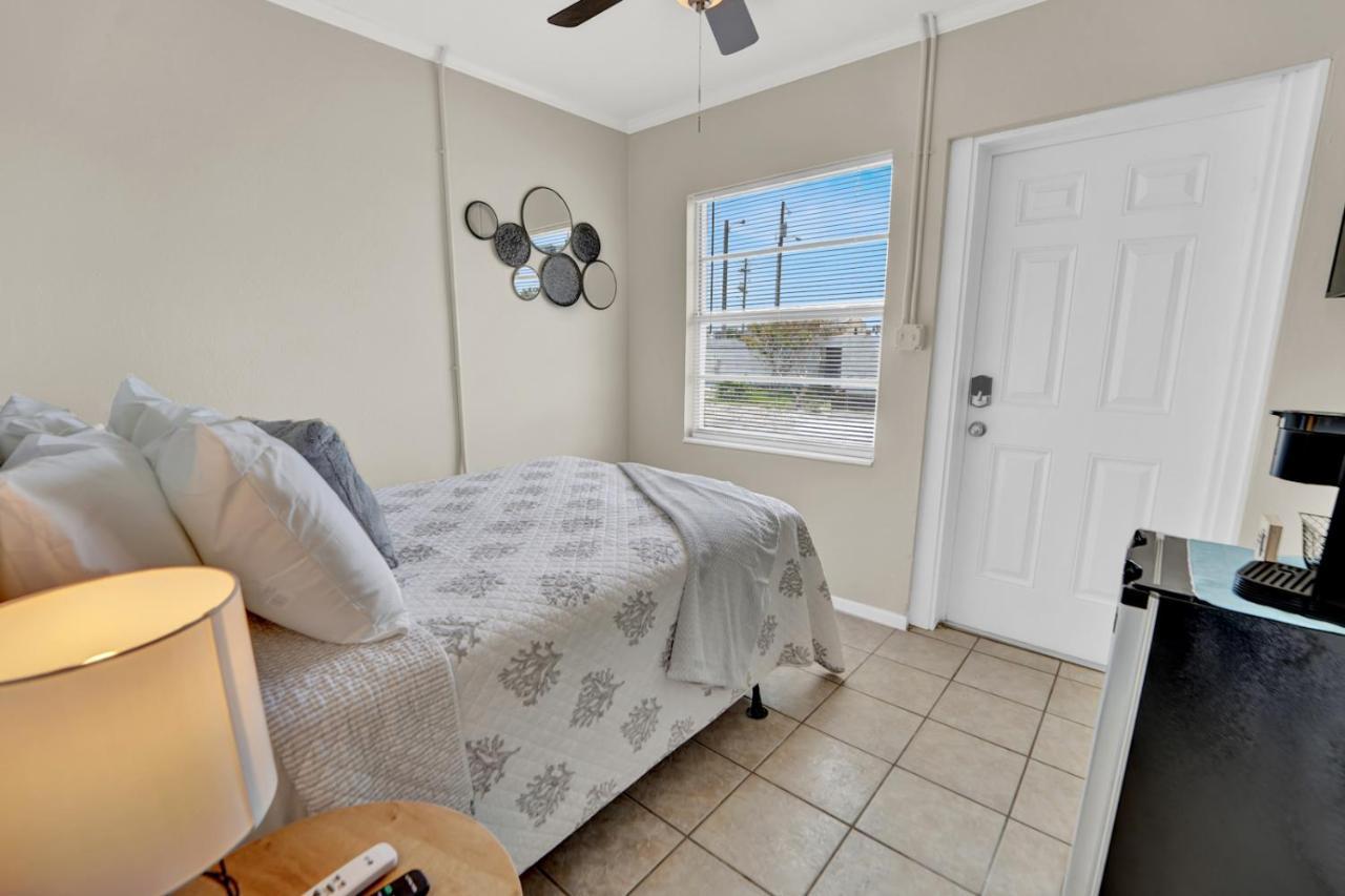 Sea Foam Suites Lower Grand Lagoon Buitenkant foto